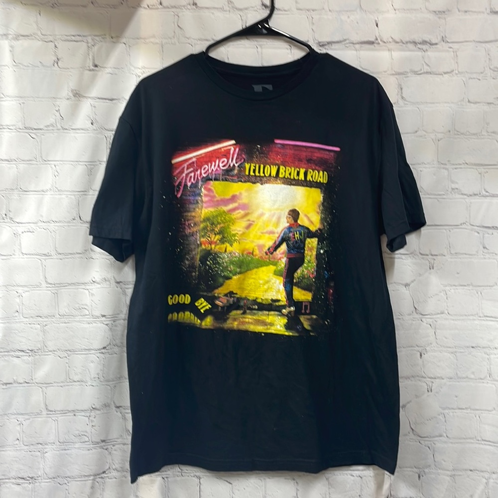 Elton John Farewell 2022 Yellow Brick Road Concert large tee shirt